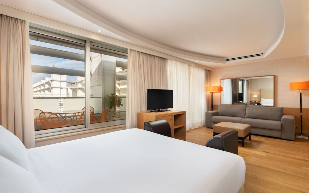 Bright and spacious guest room at Precise House Mantegna Roma